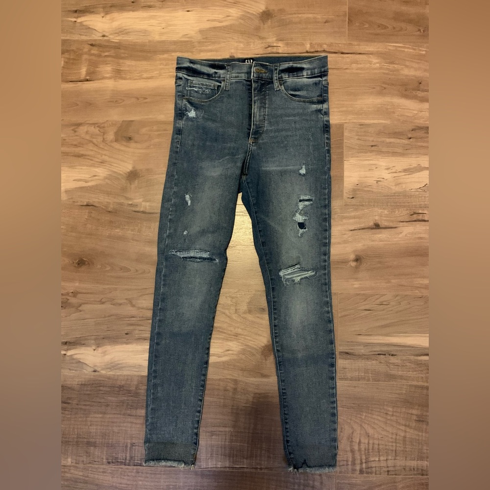 GAP women’s high rise favorite jeggings in medium blue!